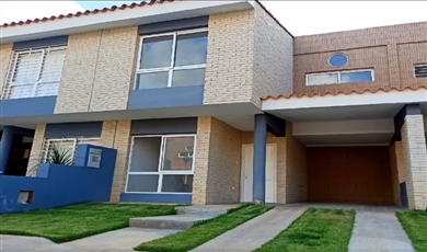  Exclusive House in Cumbres de la Esmeralda - Hermoso Townhouse